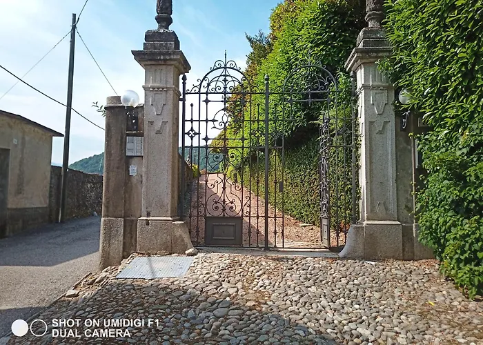 Bellavista In Palazzo Storico E Deliziosa Vista Lago! アパート